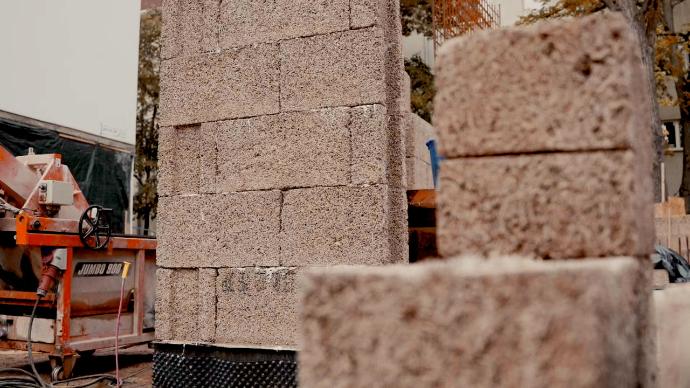 Gemauerte Wand aus Hanfsteinen