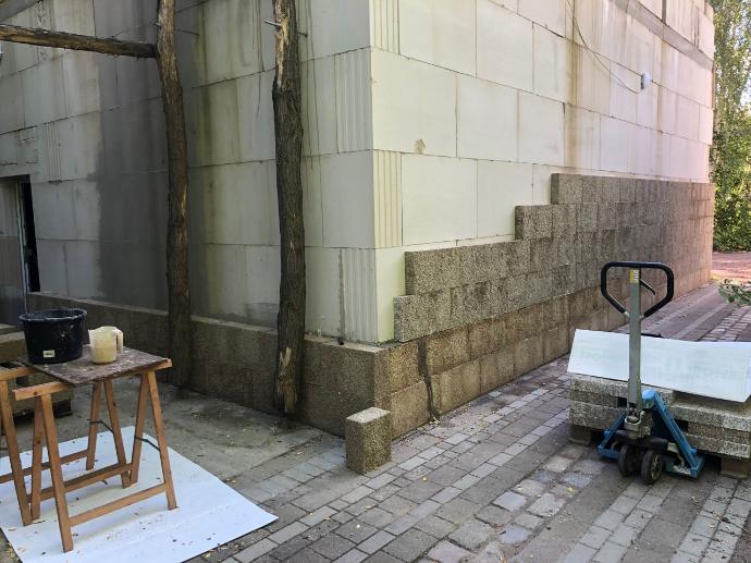 Kalksandsteinwand mit Hanfsteinen verkleiden