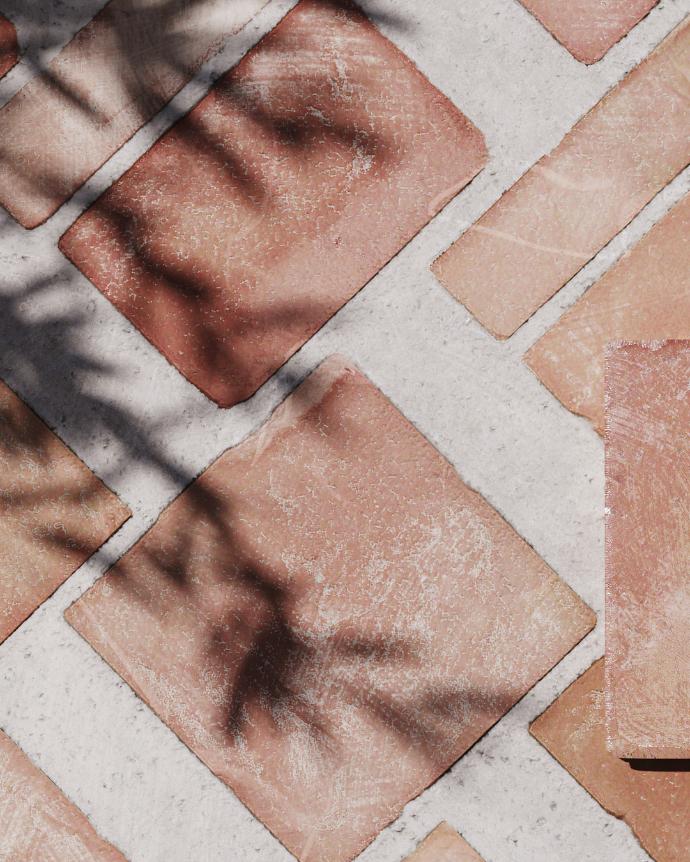 Traditionelle Verfugung von Terrakotta-Fliesen mit Kholao JOINT im Innenraum