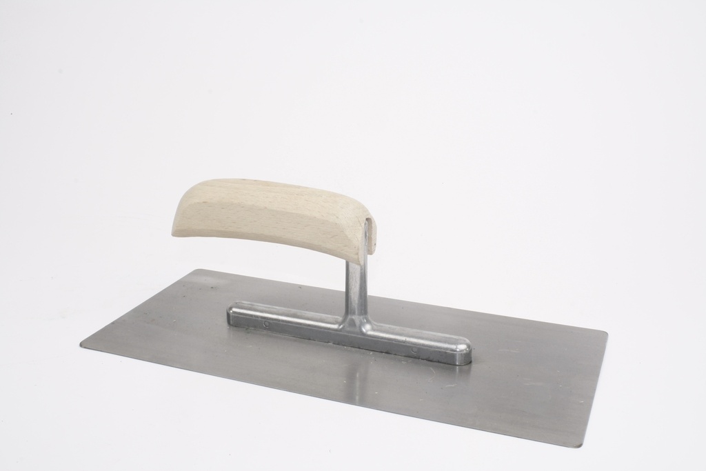Smoothing trowel with rounded corners