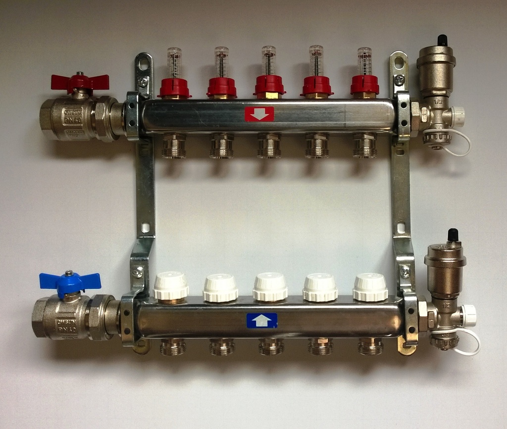 Heating circuit distributor
